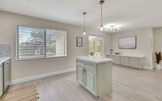 Pompano Beach Bungalow for 5!