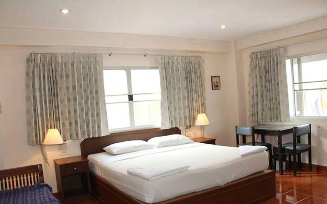 Richman Poorman Guesthouse