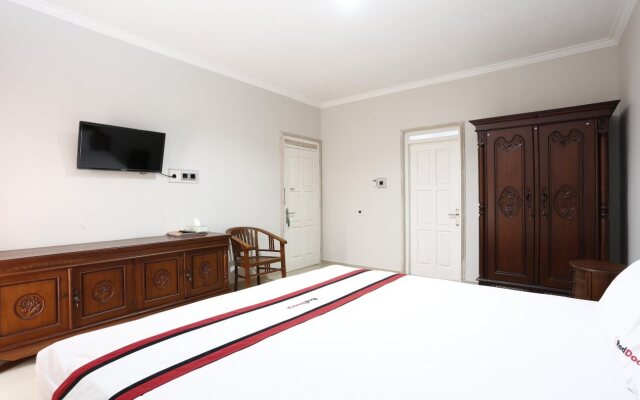 RedDoorz Plus near Adisucipto Airport 2