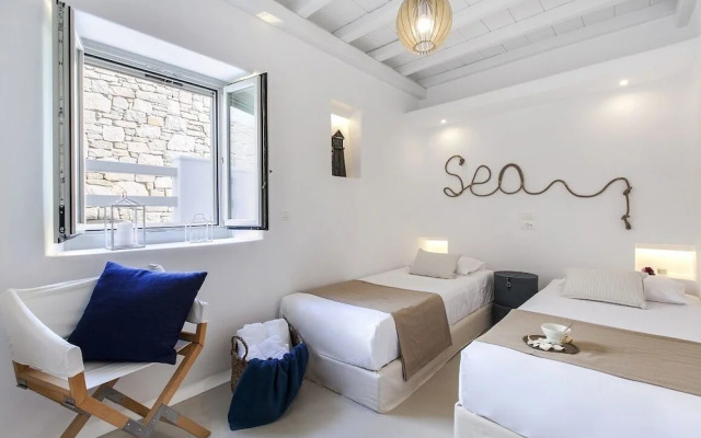 Villa Blue - White by Thea-concept