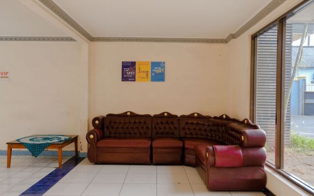 Hotel Dewi by OYO Rooms