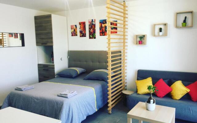Suite Athéna - Melun gare RER - Balcon et parking