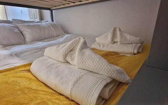 Ashfield House by Cyber Living - Modern Stay!