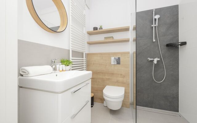 Bobrowiecka Modern Apartment by Renters