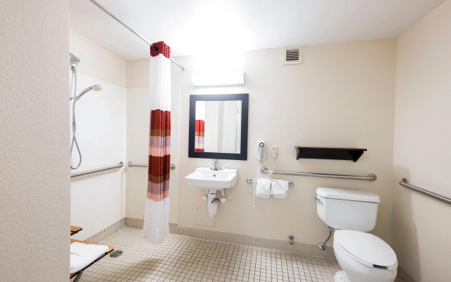 Red Roof Inn PLUS+ Boston - Woburn/ Burlington