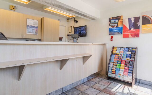 Motel 6 Ontario, CA - Airport