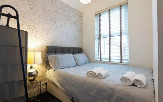 Salford City Oasis - Spacious 4 Bedroom House