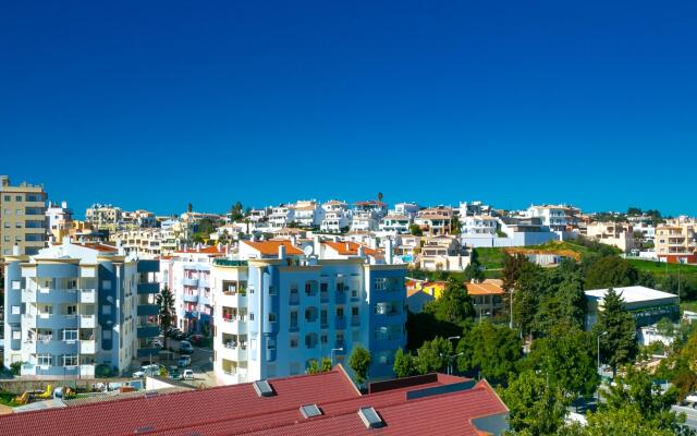 B26 - Palmeiras Top-Floor Apartment