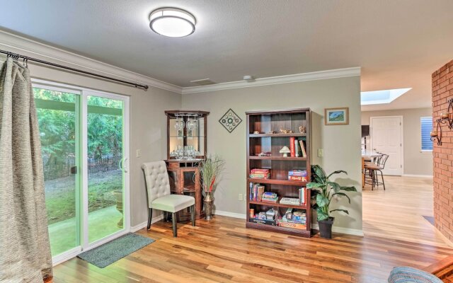 Cozy Washington Escape Near Hiking & Golfing!