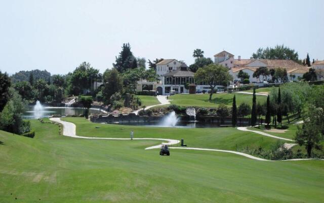 Luxury beach side apartment in Marbella Playa