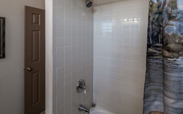 Aviator - Three Bedroom Cabin