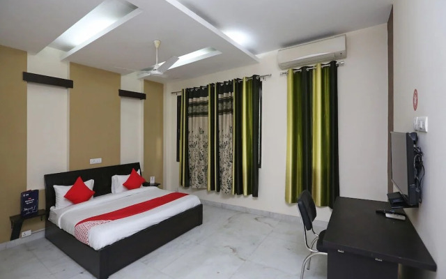 Lakshmi Residency By OYO Rooms
