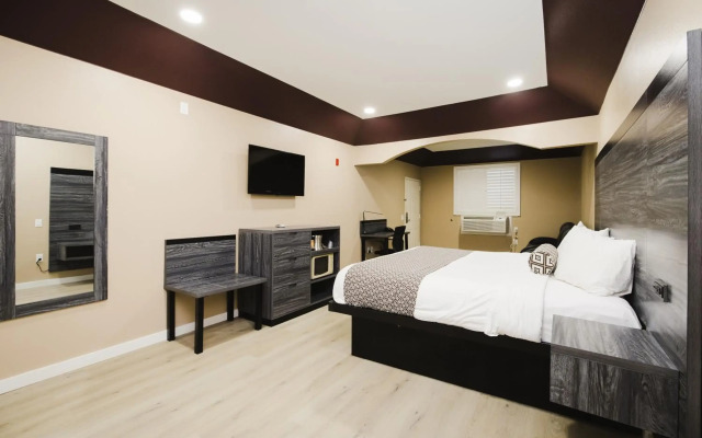Sapphire Inn & Suites