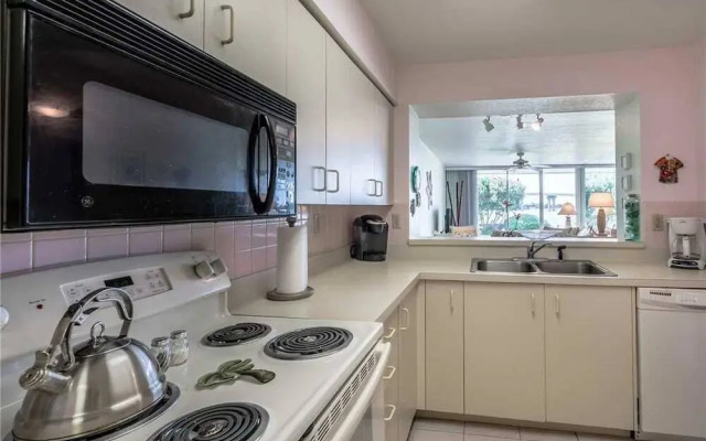 Bahia Vista 13-152 Two-bedroom Apartment