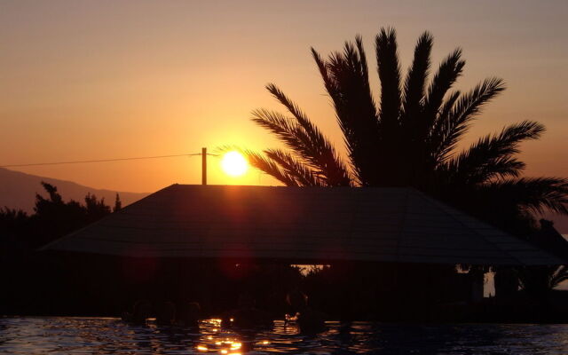 Faros Villa small hotel & restaurant