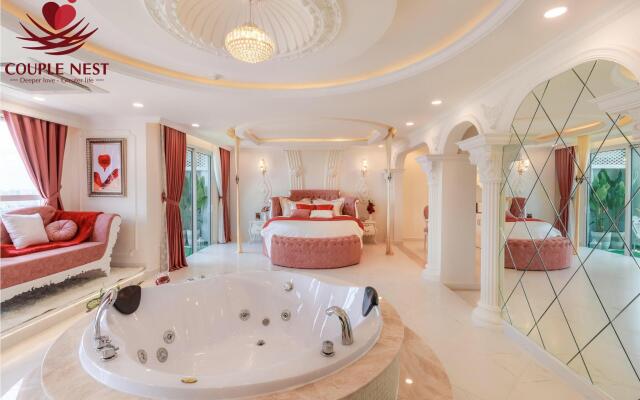 Couple Retreats - Romantic & Luxurious Suite