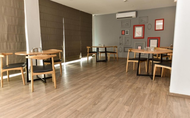 Hotel Admire Inn Sector-51 by ASPL