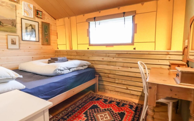 Lucky Clucky Lodge