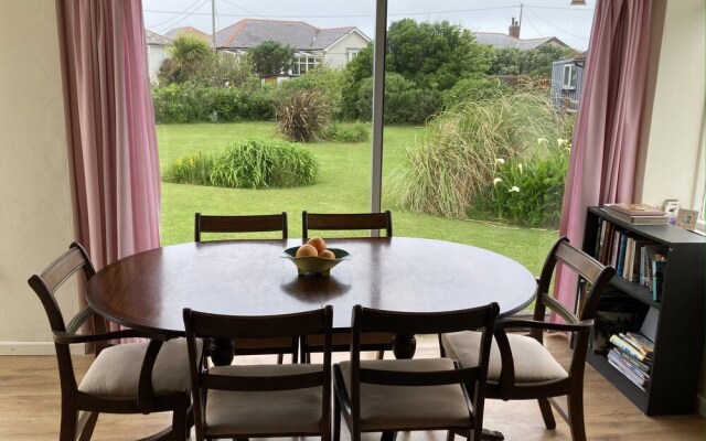 Cosy Seaside Holiday Cottage in Fairbourne