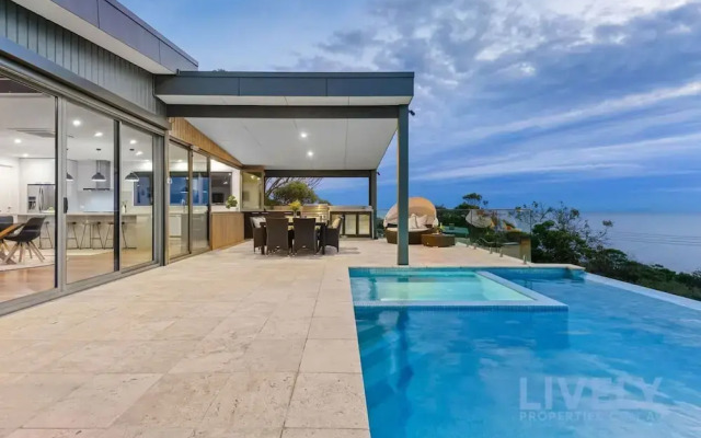 The Ocean s Edge Luxury Entertainer With Views