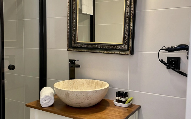 1870 Tas Konak Otel Sanat Sokagi