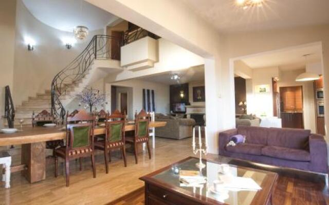 Sunshine Luxury House
