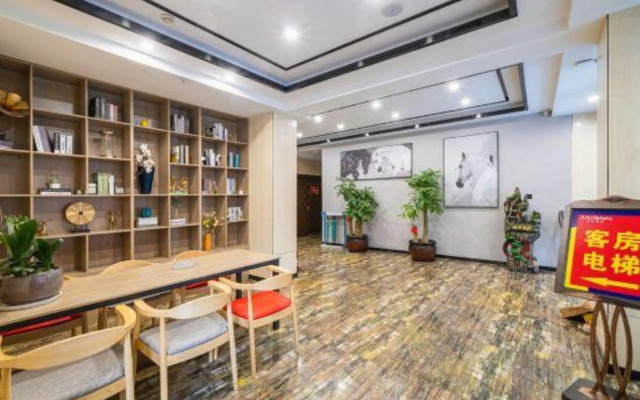 Junyi Hotel (Wenzhou Railway Station Wutian Old Street)