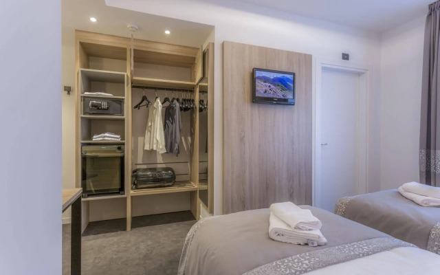 Tourist Hotel