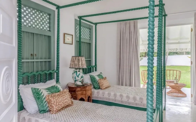 Breathtaking Villa In 02 Acres Of Tropical Walled-in Gardens