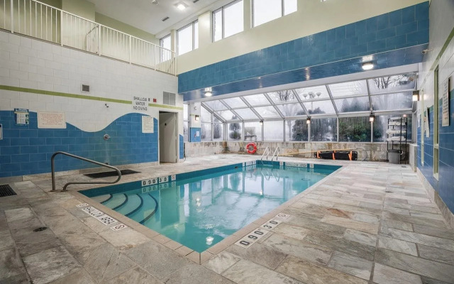 Monte Carlo Inn Barrie Suites