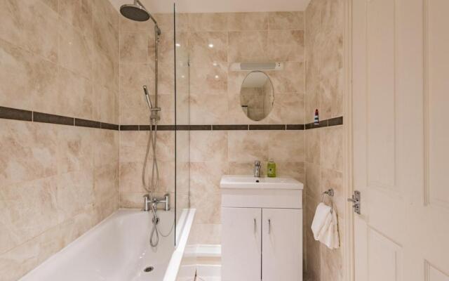 Blackhorse Loft - spacious apartment by the sea