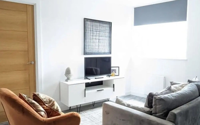 Luxury 2 Bed Apt - 15 Mins to Central Birmingham