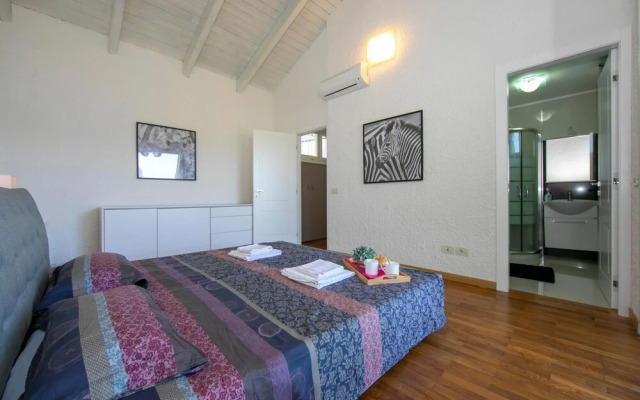 Villa Al Golfo Pool and View