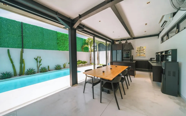 Villa Vantage 2