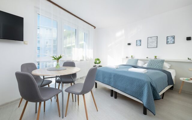 Apartamenty Awangardia Kasprowicza by Renters