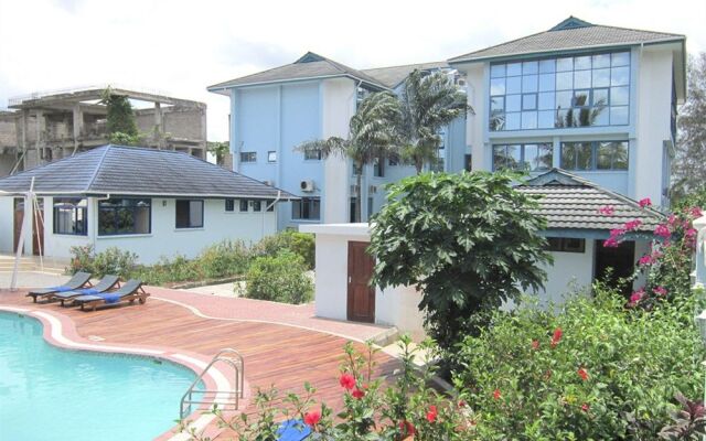 Hifadhi Hotel