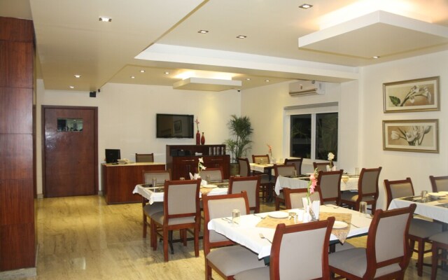Hotel White Parrot
