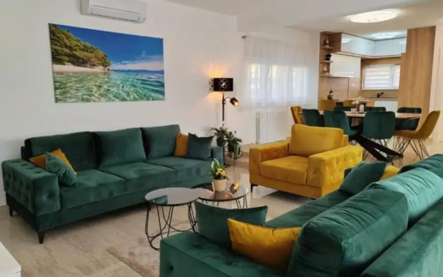 Villa Dreamin With Heated Pool & Hot Tub