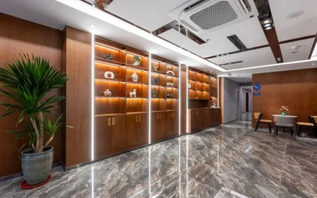 Super 8 Select Hotel (Beijing Tiancun Subway Station Branch)