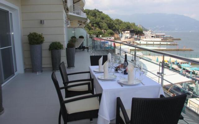 V Otele Palmira Palace Son U Morya Apartments