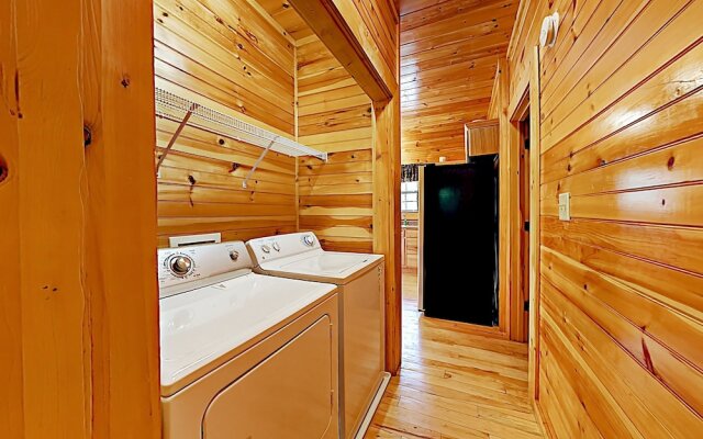 1268 Sevierville - 4 Br Cabin