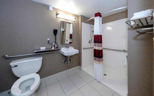 Red Roof Inn & Suites Newburgh – Stewart Airport/ West Point