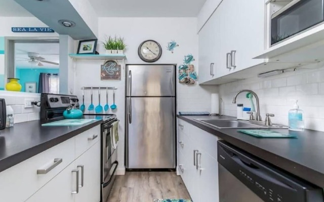 Mid Mari - Gorgeous Nautical Condo Near Beach, Shops & Restaurants- Condo 105