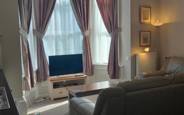 Fishtail House - Stylish Apartments minutes from the sea