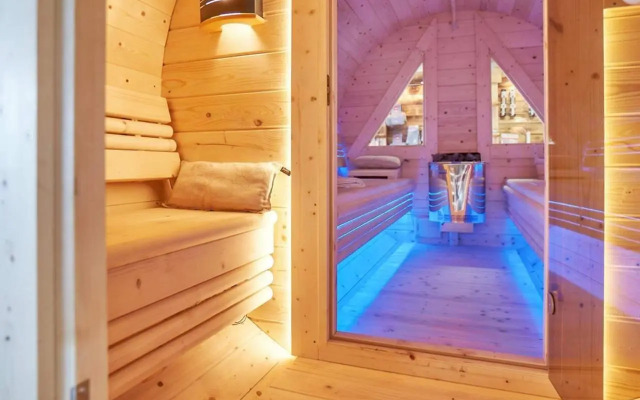 6 person holiday home in R m