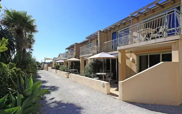 Waiheke Island - Onetangi Beachfront Apartments