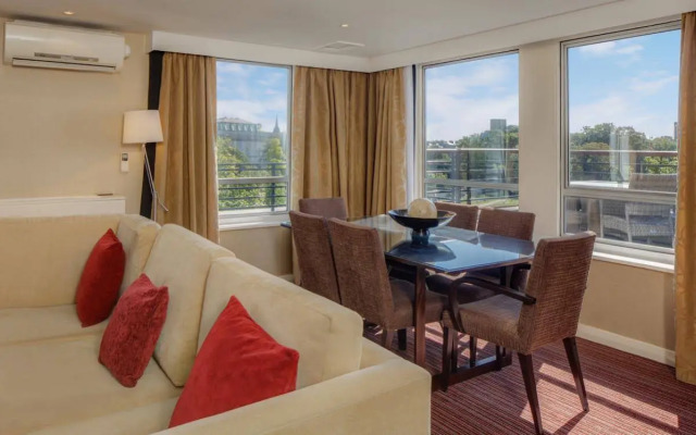 Cambridge Hotel