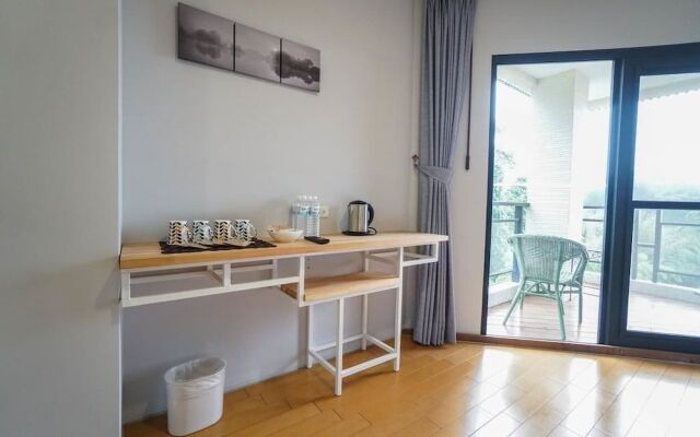 Xi Tou in Sunny Day Inn