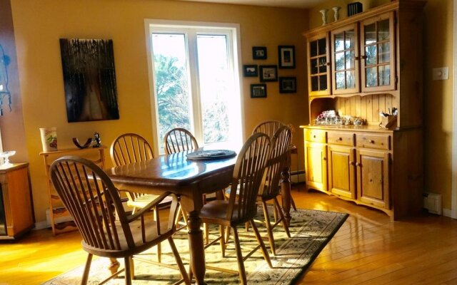 Laughing Waters Bed & Breakfast and Vacation Rental