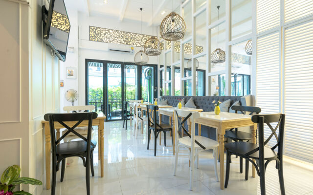 White Ivory Bed & Breakfast